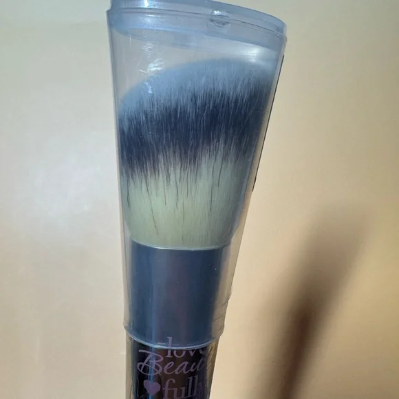 It Cosmetics Silver Cheek #227 Makeup Brush for Precision Application NWT - Picture 2 of 6